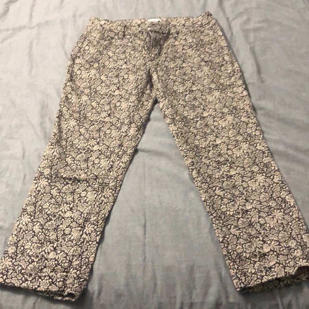LOFT Black and Tan Capris